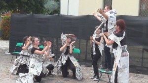 Ulewa nie przestraszyła aktorów Festiwalu Teatrów Ulicznych! Emocje i zabawa ze sztuką – 02.07.2016