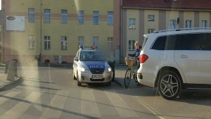 NDG.: Mega mistrz parkowania. Biały mercedes, i natychmiastowa kara. - 16.10.2017