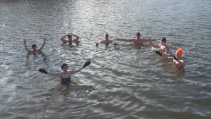 Gmina Dzierzgoń: Hartownie i zaprawa podczas morsowania w Jeziorze Kuksy! - 12.11.2017