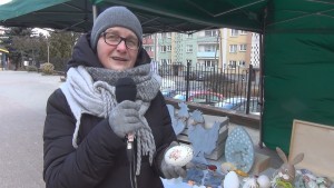 Kiermasz wielkanocny kusił ozdobami: pisankami, zajączkami i pięknymi stroikami  