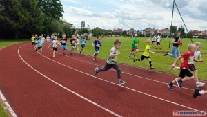 Biegające Smyki, Urwipołcie i Małolaty – sportowy dzień w Starym Polu. Wideo i zdjęcia