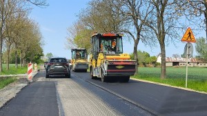 Modernizacja DW502 nabiera tempa. Nowa nawierzchnia już wkrótce między Popowem a Tujskiem