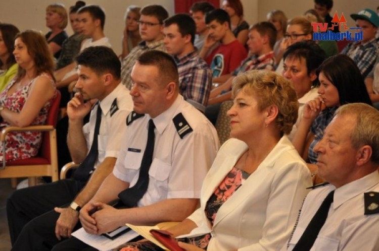 POLICJANCI I UCZNIOWIE – O BEZPIECZEŃSTWIE „PO OKSFORDZKU” - NOWY&#8230;
