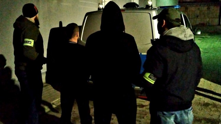 Powiat tczewski. Ponad 6 kg narkotyków znaleziono na terenie jednej z posesji – dwie osoby w areszcie.
