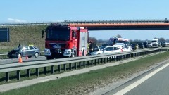 S7. Zderzenie dwóch osobówek w Kmiecinie. Korek miał długość około 6 km.