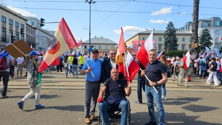 Tłumy na ulicach w Warszawie - Malbork na Wielkim Marszu w stolicy!
