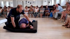 Powiat sztumski. Policjanci uczyli seniorów udzielania pierwszej pomocy.