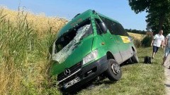 Gmina Nowy Staw. Bus w rowie – cztery osoby w szpitalu.