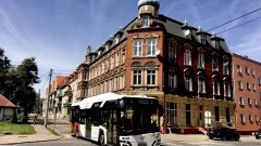 Kontrola „bezbiletowej” komunikacji i płatnej strefy parkowania w Malborku.