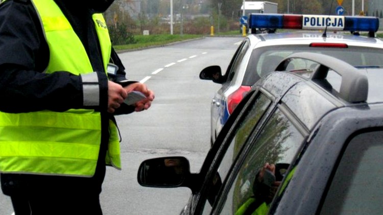 Lasowice Wielkie. Obywatelskie ujęcie pijanego kierowcy – mężczyzna miał prawie 2,5 promila alkoholu.