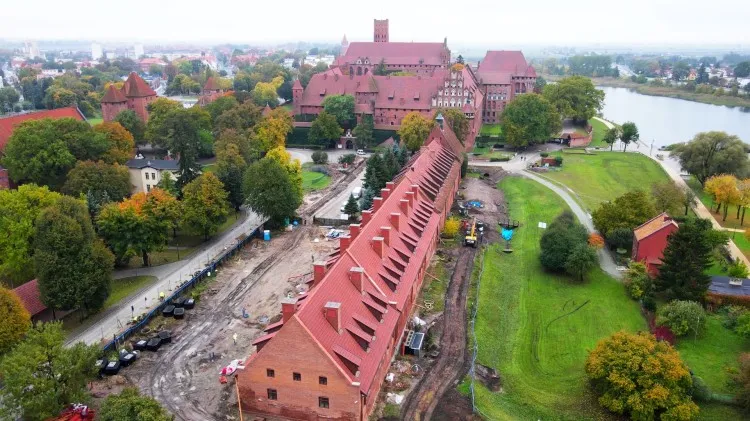 Przedzamcze Zamku Malbork: Przebudowa zabytkowych budynków gospodarczych&#8230;