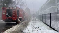Powiat nowodworski. Pożar garażu podziemnego i powalone drzewa – ćwiczenia strażaków.