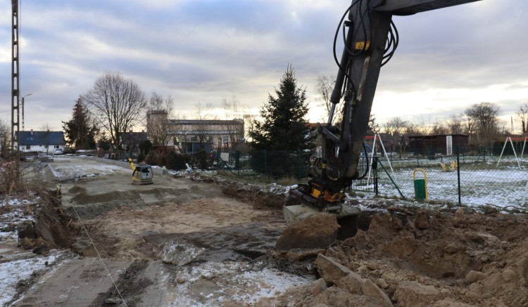 Gmina Nowy Staw. Trwa przebudowa infrastruktury drogowej na osiedlu w Lipince.