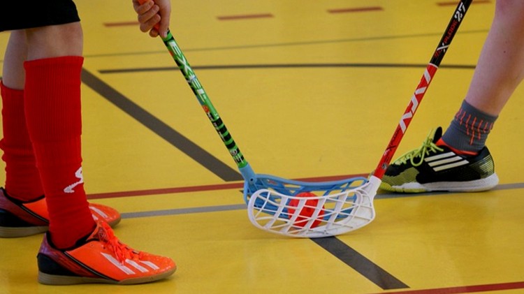 Malbork. Technikum nr 3 otrzymało grant sportowy na naukę gry w unihokeja.