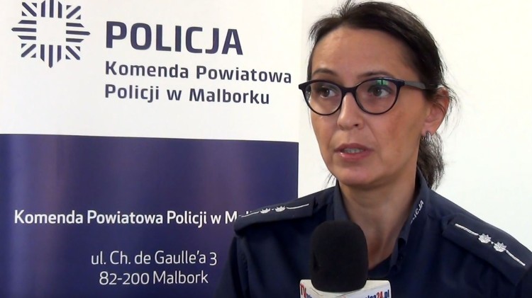 Malbork. Z policyjnym mundurem pożegnali się asp. szt. Sylwia Kowalewska i asp. szt. Witold Damaske.
