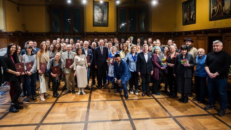 Stypendia dla twórców kultury – Marszałek wręczył 800 tys. zł na projekty artystów z Pomorza.