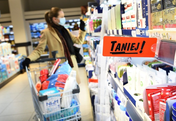 Polacy chcą tańszych zakupów przed świętami. Ponad 55 proc. oczekuje…