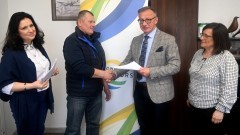 Powiat nowodworski. Kolejne chodniki zostaną zbudowane – podpisano stosowne umowy.