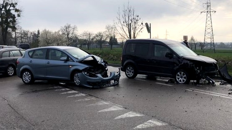 Malbork. Zderzenie dwóch osobówek na ul. Konopnickiej.