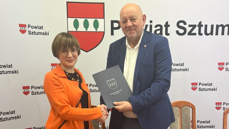 Powiat sztumski. Wsparcie na realizację zadań publicznych – podpisano stosowne umowy.