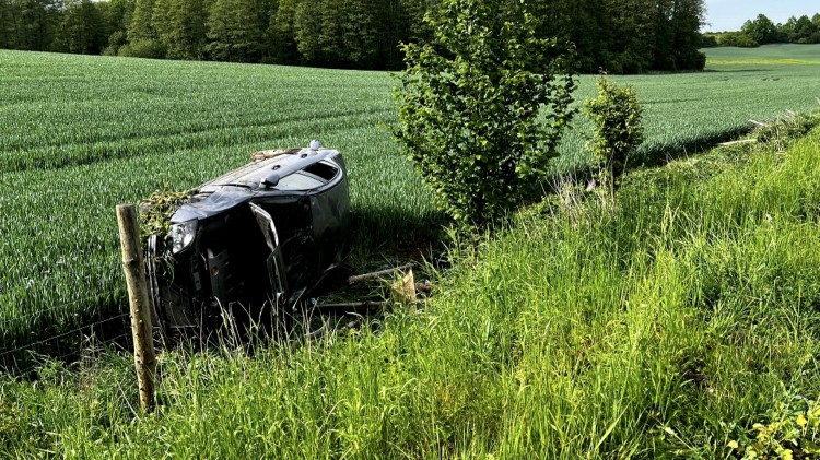 Dachowanie osobówki na DW519 – raport sztumskich służb mundurowych.