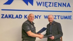 Sztum. Więźniowie będą dbali o miejską zieleń – podpisano stosowną umowę.