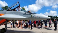 Malbork. Migiem na Malwirę – uczniowie I LO zwiedzili lotnisko wojskowe 22BLT.