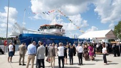 Ceremonia chrztu i podniesienia bandery na specjalistycznym statku pogłębiarce URSA - zobacz wideo 