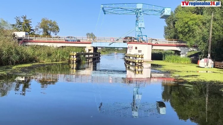 Wkrótce remont mostu zwodzonego (niebieskiego) w Rybinie - będzie blokada drogi DW 502 z Nowego Dworu Gdańskiego do Stegny. Zobacz wideo i kamerę na żywo na Wiśle Królewieckiej.