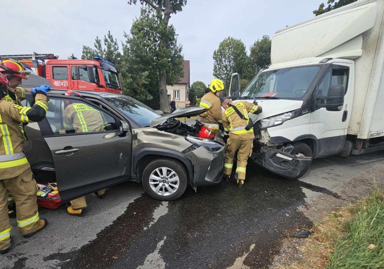 DK55. Zderzenie osobówki z ciężarówką w Chlebówce.
