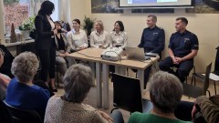 Nowy Dwór Gdański. Policjanci rozmawiali z seniorami o bezpiecznej bankowości internetowej.