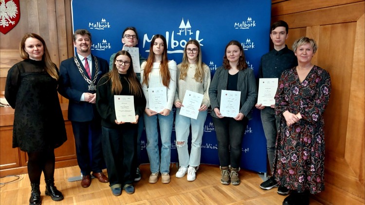 Malbork. Uczniowie Technikum nr 3 wśród laureatów konkursów plastycznego i literackiego.