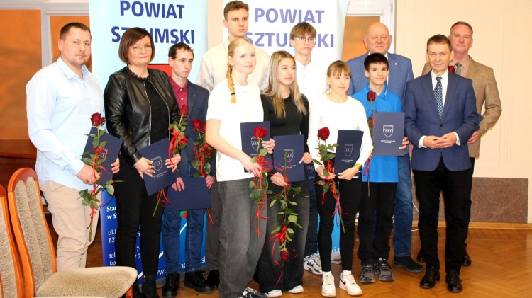 Wręczono stypendia i wyróżnienia dla najlepszych sportowców powiatu sztumskiego.