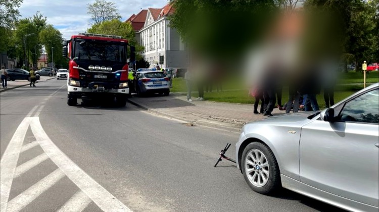 Potrącenie na przejeździe dla rowerów w Sztumie. 18-latka na hulajnodze trafiła do szpitala.