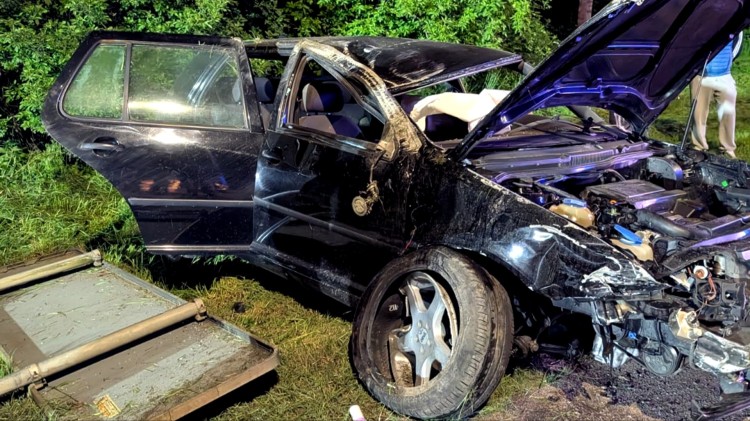 Groźna kolizja na DK55 - jeden z pojazdów dachował.