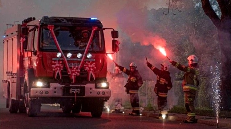 Nowy wóz dla OSP Kończewice - prawie pół miliona złotych dotacji na samochód gaśniczy.