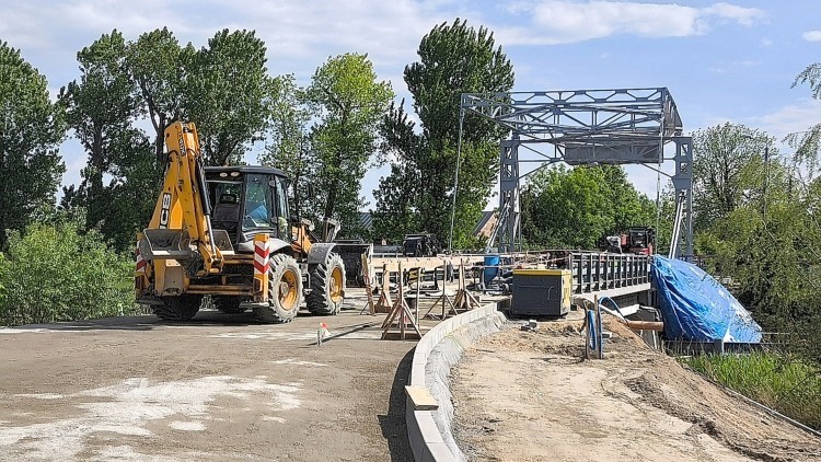 Remont mostu zwodzonego w Rybinie (tzw. Most Niebieski). Zobacz postęp prac maj 2025 + kamera na żywo.