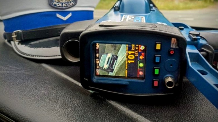 Jechał 111 km/h w terenie zabudowanym – stracił prawo jazdy.