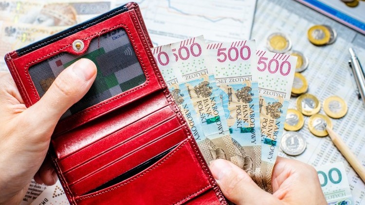 Polacy czują, że mają większą siłę nabywczą, ale nadal chcą oszczędzać. Tak twierdzi blisko 47 proc.