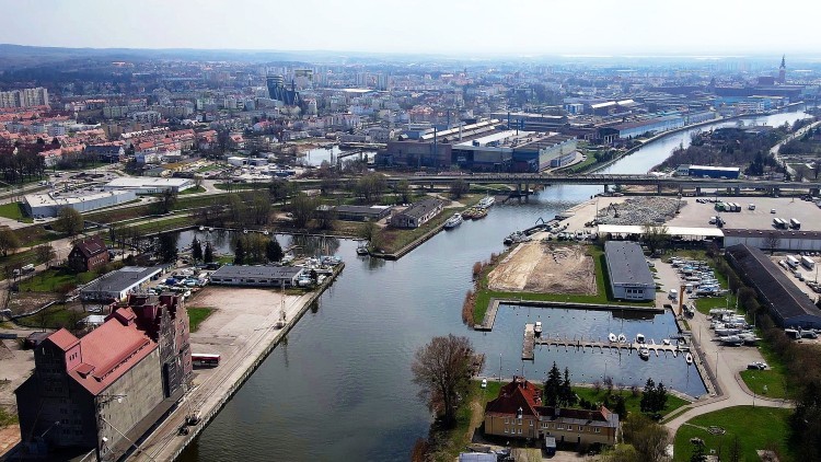 Droga wodna do Elbląga z nowym terminem – co oznaczają opóźnienia dla portu i regionu?
