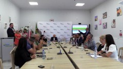 Wójt Miłoradza Arkadiusz Skorek z wotum zaufania i absolutorium na XIII sesji Rady Gminy - 30.06.2025