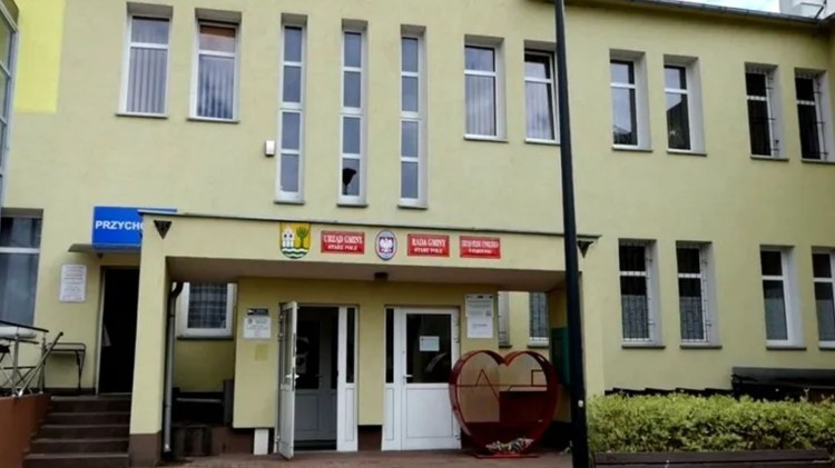 Ruszył remont w budynku Urzędu Gminy Stare Pole – likwidacja barier architektonicznych.