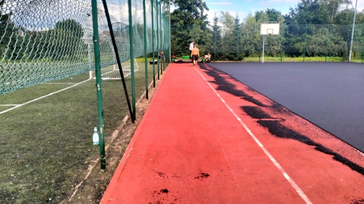 Nowa jakość na Orliku w Starym Polu - trwa modernizacja kompleksu sportowego.
