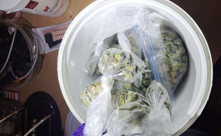 Policjanci z Nowego Dworu Gdańskiego przechwycili ponad kilogram narkotyków.
