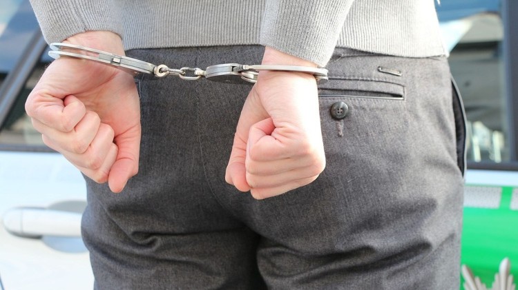 Sztumscy policjanci zatrzymali poszukiwanego - znaleziono przy nim narkotyki.