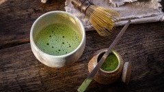 Jak wybrać dobrą matchę – przewodnik dla początkujących i miłośników zielonej herbaty