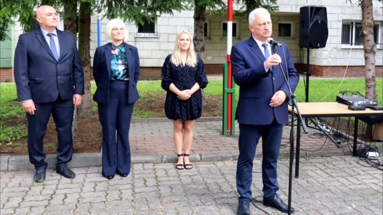 Nowy rok szkolny 2025/2026 oficjalnie rozpoczęty w Nowym Stawie.