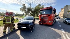 Zderzenie ciężarówki z osobówką na skrzyżowaniu ulic Armii Krajowej i Prądzyńskiego w Malborku.