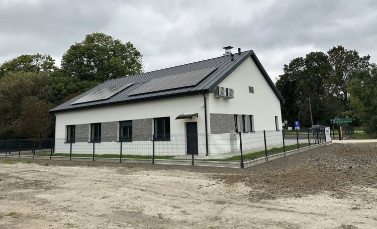 Nowoczesna świetlica w Tragaminie gotowa do użytku dzięki rządowemu wsparciu.
