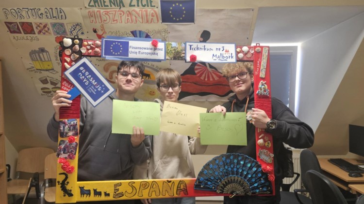 Technikum nr 3 w Malborku świętowało Erasmus Day w hiszpańskim stylu.